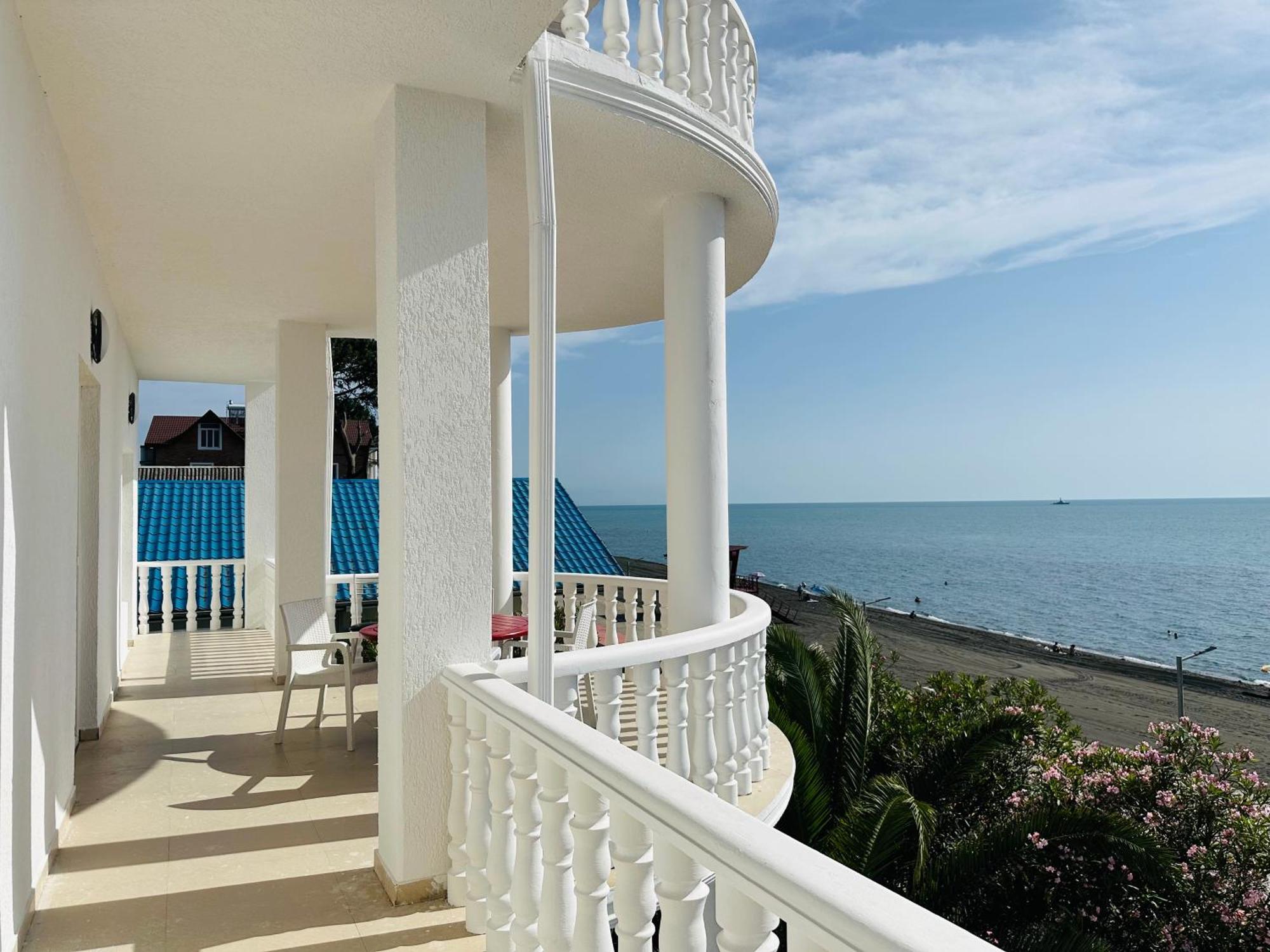 Claude Monet Beach Hotel Ureki Exterior foto