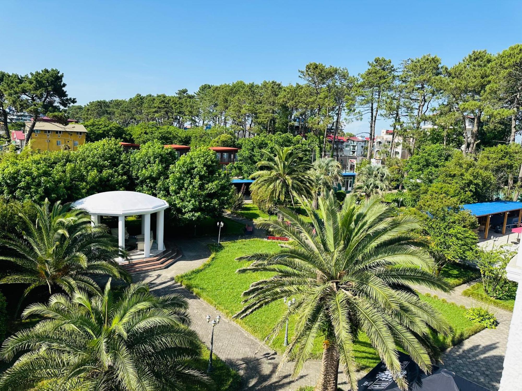 Claude Monet Beach Hotel Ureki Exterior foto