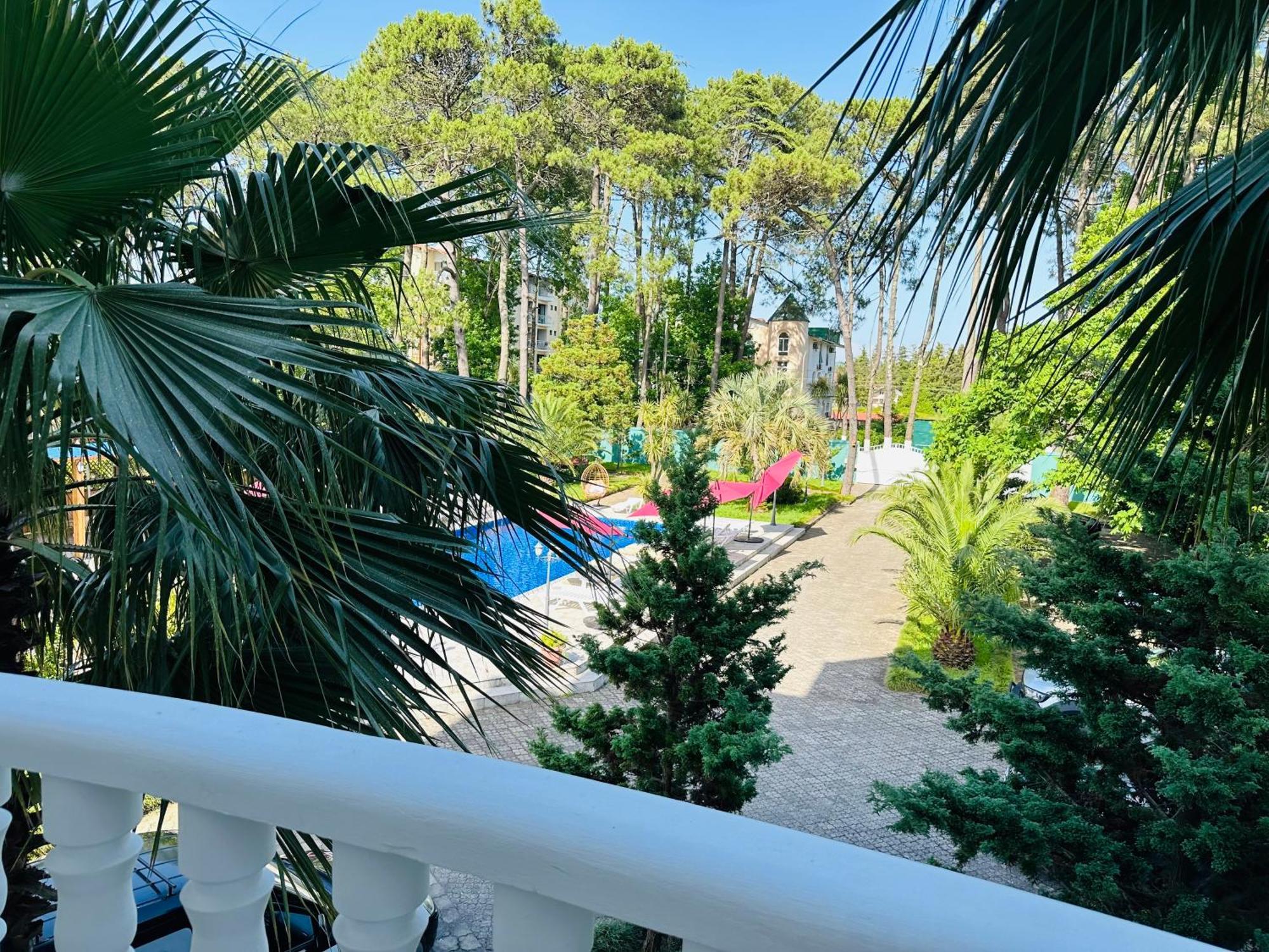 Claude Monet Beach Hotel Ureki Exterior foto