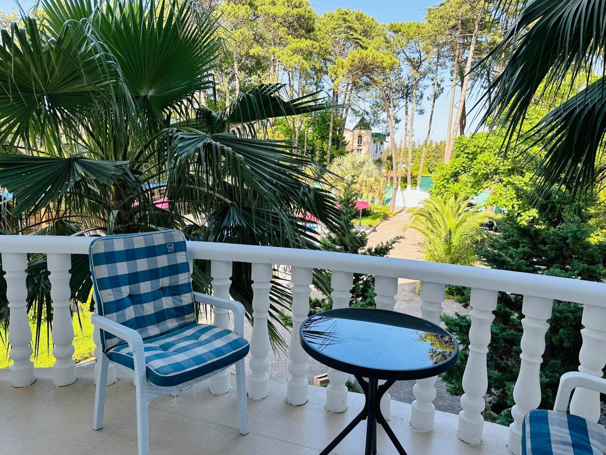 Claude Monet Beach Hotel Ureki Exterior foto
