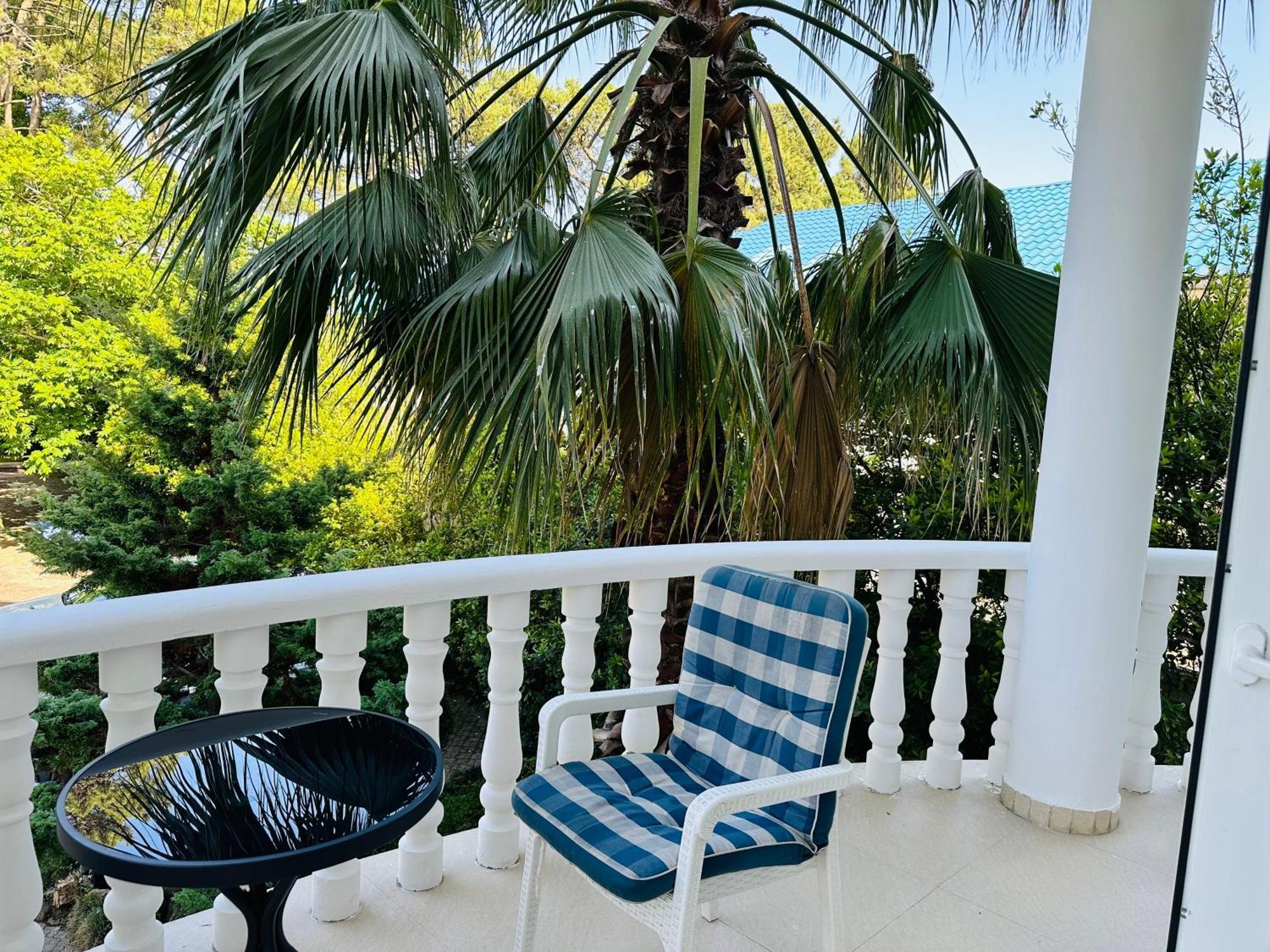 Claude Monet Beach Hotel Ureki Exterior foto